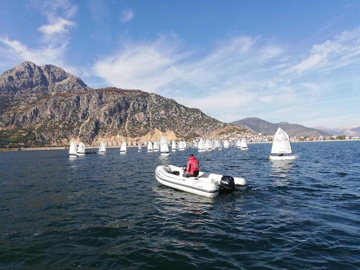 Eğirdir’deki 4.Altın Elma Optimist Yelken Yarışları ödül töreni ile tamamlandı G1