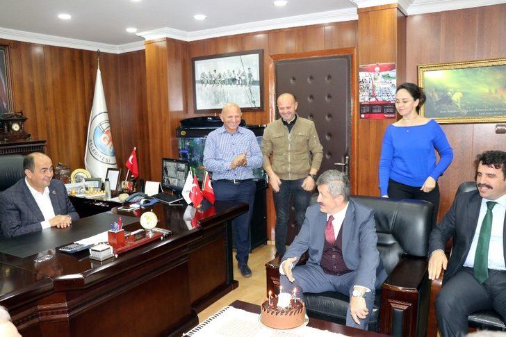 Başkan Demirtaş’tan İl Başkanı Tosun’a doğum günü sürprizi G2