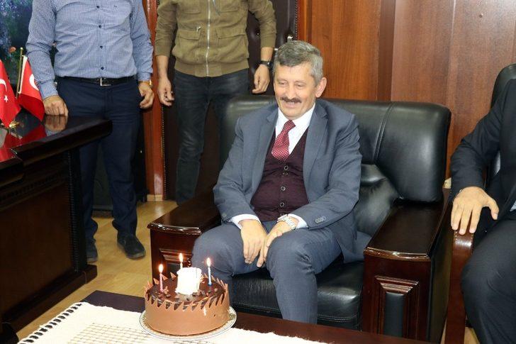 Başkan Demirtaş’tan İl Başkanı Tosun’a doğum günü sürprizi G3