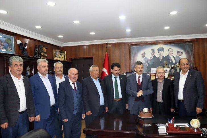 Başkan Demirtaş’tan İl Başkanı Tosun’a doğum günü sürprizi G5