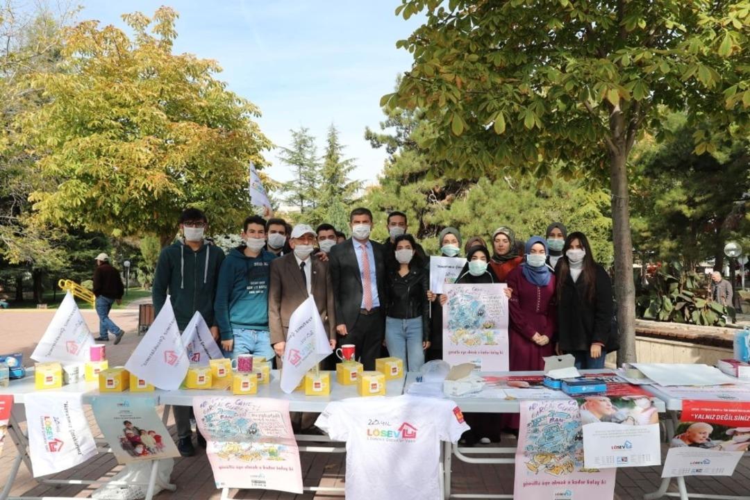Vali ve belediye başkanı maske taktı L&Ouml;SEV&rsquo;e destek oldu