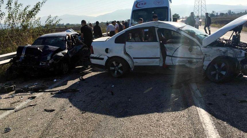 Osmaniye'de otomobiller çarpıştı; Mustafa bebek öldü, 4 kişi yaralı