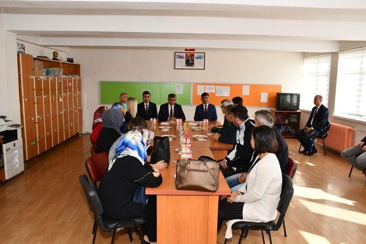 Vali Gürel okulları ziyaret ederek öğrencilerle bir araya geldi G3