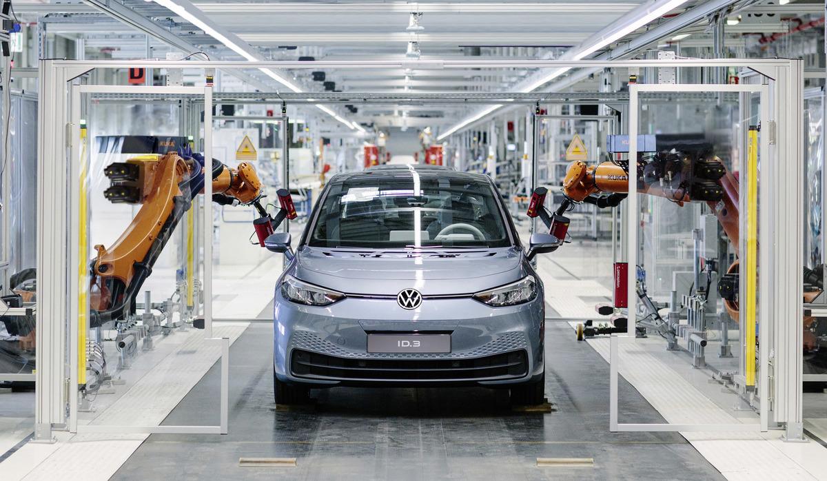Volkswagen&rsquo;in elektrikli modeli ID.3&rsquo;&uuml;n &uuml;retimi başladı