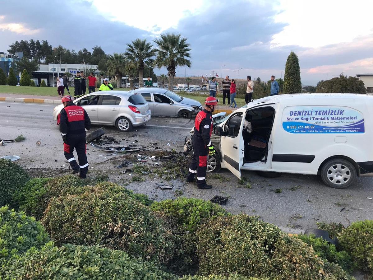 Denizli'de zincirleme kaza: &Ouml;l&uuml; ve yaralılar var