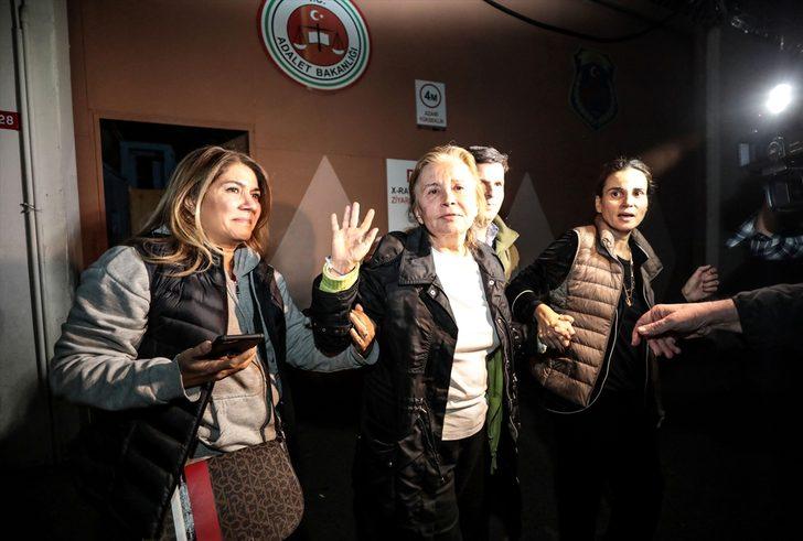 Hakkında tahliye kararı verilen Nazlı Ilıcak cezaevinden çıktı! 'Kalanları Allah kurtarsın' G1