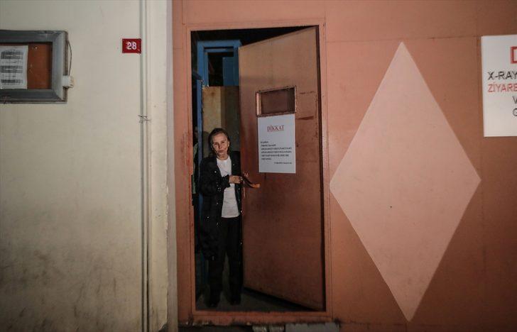 Hakkında tahliye kararı verilen Nazlı Ilıcak cezaevinden çıktı! 'Kalanları Allah kurtarsın' G2