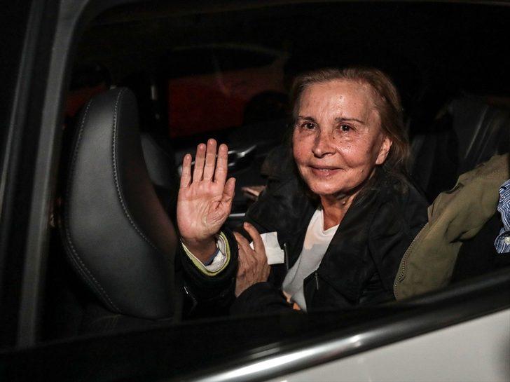 Hakkında tahliye kararı verilen Nazlı Ilıcak cezaevinden çıktı! 'Kalanları Allah kurtarsın' G3