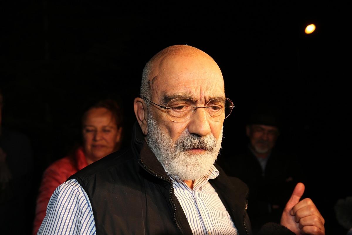 Ahmet Altan cezaevinden &ccedil;ıktı! 'Yıllarımın kaybolmasına izin vermedim'