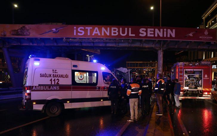 İstanbul'da gece yarısı feci kaza! Çevik kuvvet ekibini taşıyan araç kaza yaptı G2