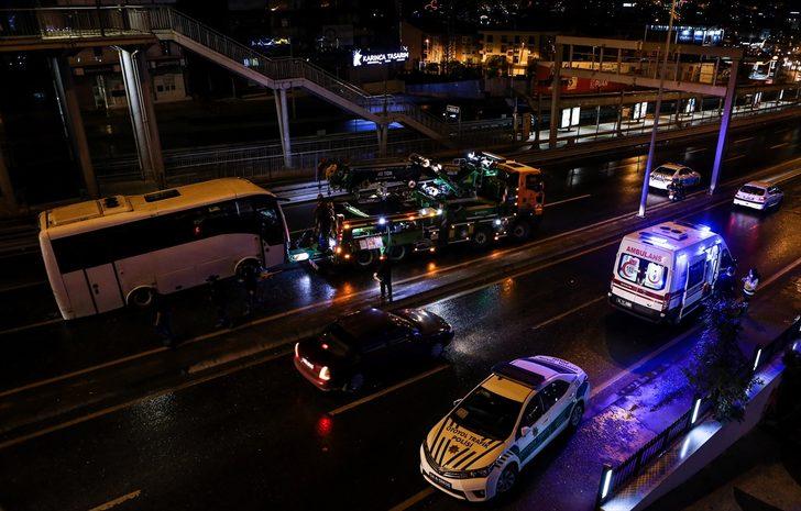 İstanbul'da gece yarısı feci kaza! Çevik kuvvet ekibini taşıyan araç kaza yaptı G3