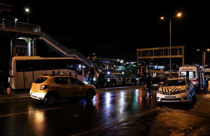 İstanbul'da gece yarısı feci kaza! Çevik kuvvet ekibini taşıyan araç kaza yaptı G4