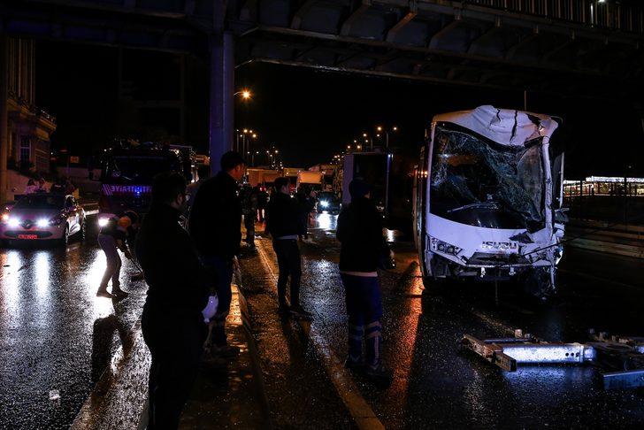İstanbul'da gece yarısı feci kaza! Çevik kuvvet ekibini taşıyan araç kaza yaptı G5