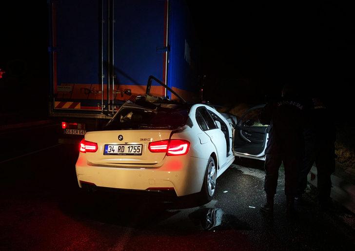 Uşak'ta korkunç kaza! Otomobil hurdaya döndü! G5