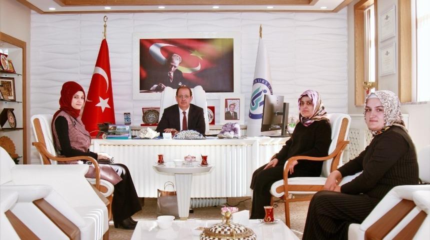 Diyanet Vakfı Kız &Ouml;ğrenci Yurtları y&ouml;neticilerinden Rekt&ouml;r Coşkun&rsquo;a ziyaret