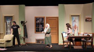 Şafak Sezer'den tiyatrolar boş kalmasın çağrısı