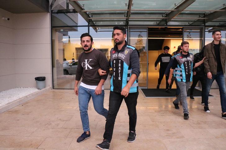 Ataşehir'de TEM'İ kapatarak 'drift' yapmışlardı! O sürücüler yakalandı G4