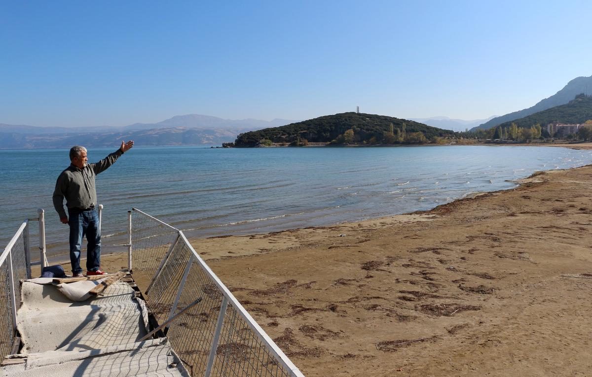 Kritik eşik aşıldı! Eğirdir G&ouml;l&uuml; ile ilgili korkutan a&ccedil;ıklama: Y&uuml;zeyi giderek k&uuml;&ccedil;&uuml;l&uuml;yor