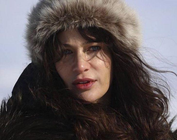 Berrak Tüzünataç'tan doğum gününe özel üstsüz poz G5