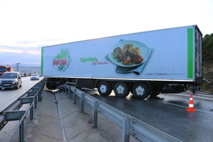 Yola dökülen mazot yüzünden 5 araç birbirine girdi! G5