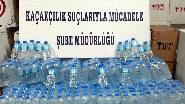 Sahte içkileri yarım litrelik pet su şişelerinde satıyorlardı