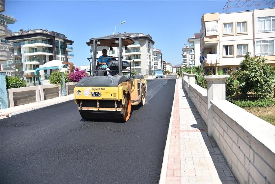 Başkan Y&uuml;cel: "2019 yılında hedefimiz 100 kilometre asfalt"