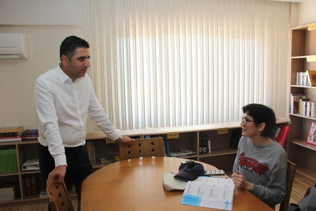 Menderes Belediyesinden &ouml;ğrencilere kitap desteği