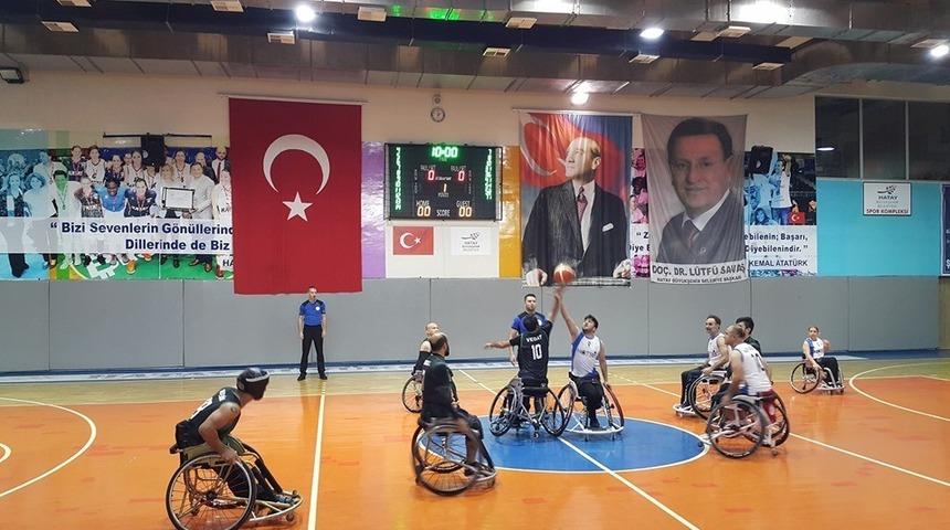 Engelsiz basketbolcuların galibiyet serisi s&uuml;r&uuml;yor