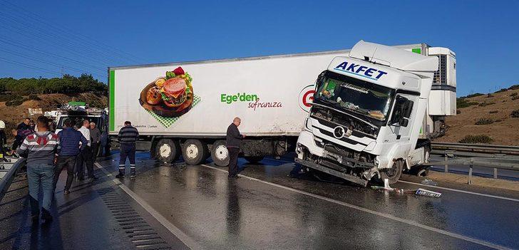 Bariyere çarpan TIR'dan dökülen mazot, zincirleme kazaya yol açtı G3