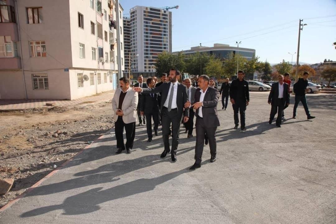 Başkan Şerifoğulları, 5 mahalledeki &ccedil;alışmaları inceledi