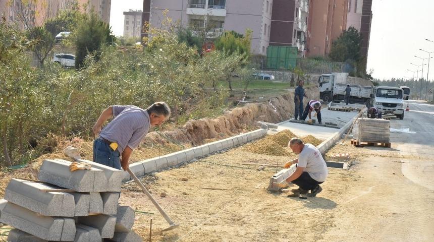 Toroslar&rsquo;da asfalt ve kaldırım &ccedil;alışmaları s&uuml;r&uuml;yor