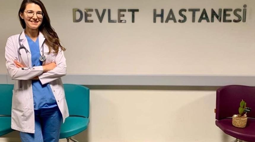 Finike Devlet Hastanesinde yeni acil servis hekimi g&ouml;reve başladı