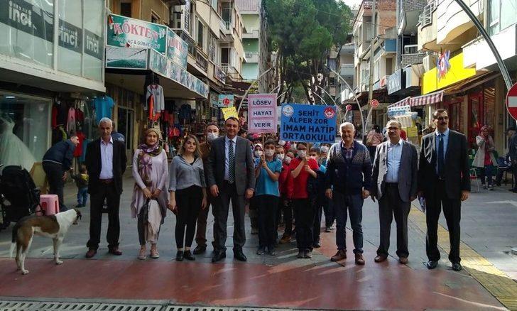 Alaşehirli öğrenciler lösemili çocuklar için yürüdü G3