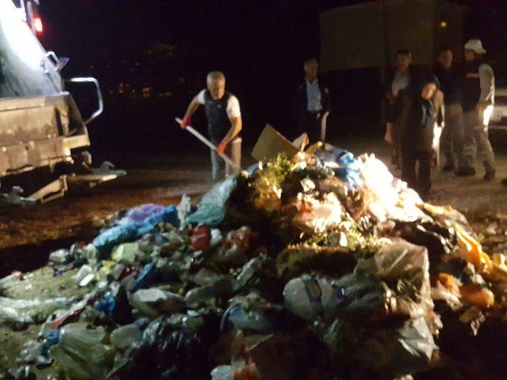 2 ton çöpün içinde 1 saat, para dolu poşeti aradı G1