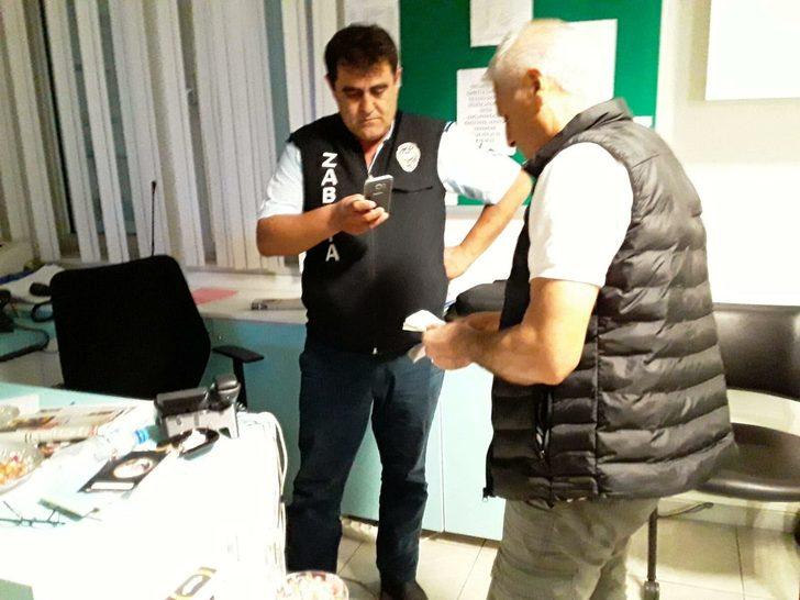 2 ton çöpün içinde 1 saat, para dolu poşeti aradı G2