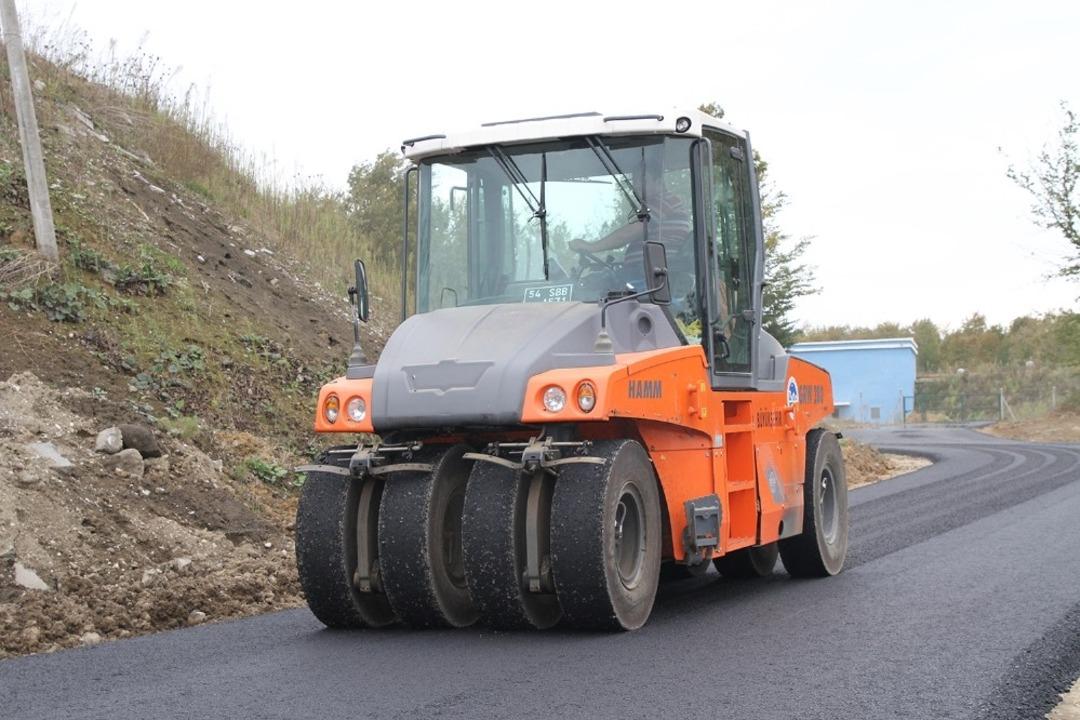 B&uuml;y&uuml;kşehir Belediyesi ekipleri asfalt &ccedil;alışmalarını s&uuml;rd&uuml;r&uuml;yor