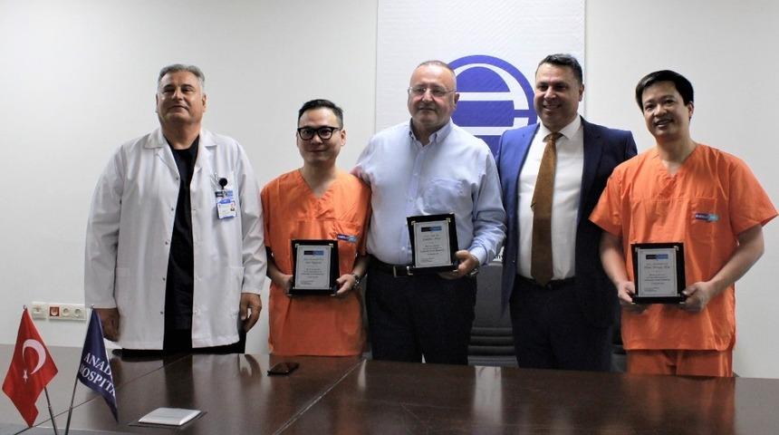 Tiroid ameliyatında boyundaki ize son!