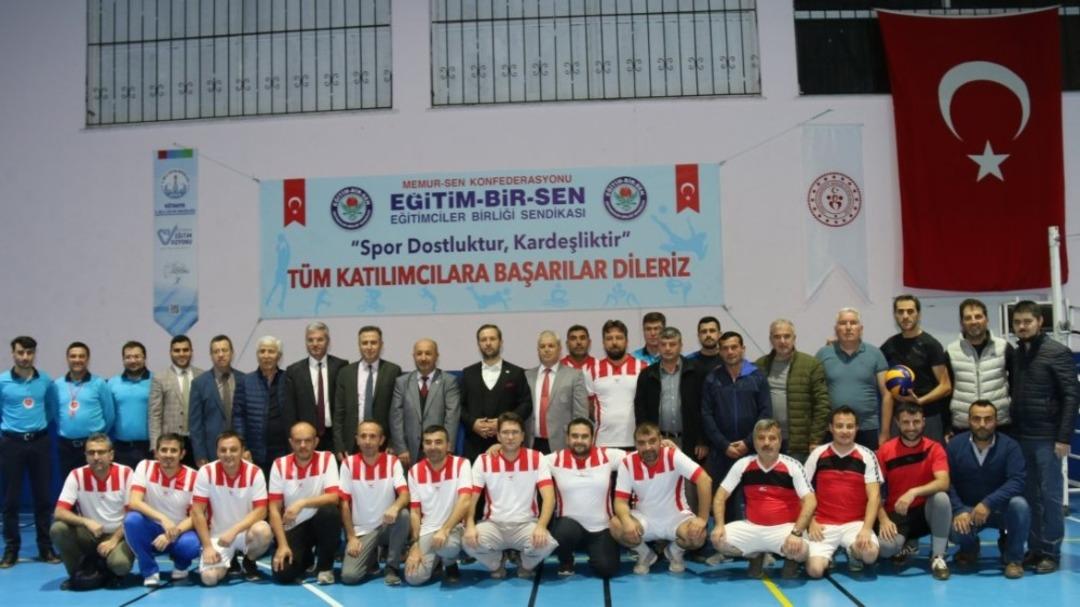 K&uuml;tahya&rsquo;da 24 Kasım &Ouml;ğretmenler G&uuml;n&uuml; Voleybol Turnuvası