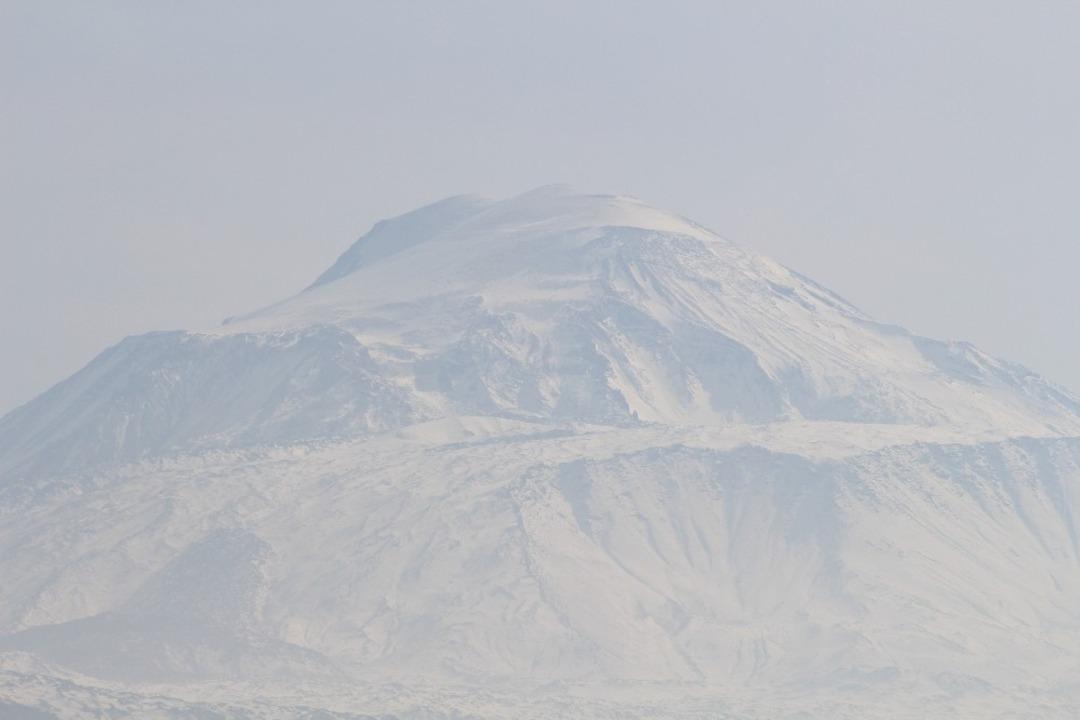 Nazlı Dağ Beyaz Gelinliğini giydi