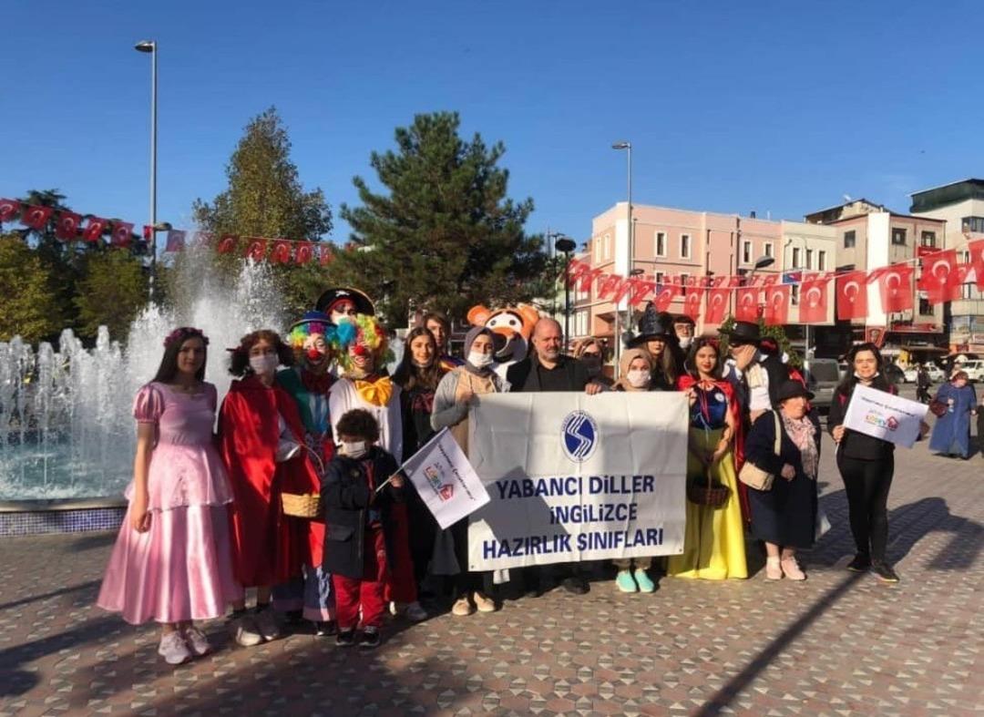 SA&Uuml; Yabancı Diller b&ouml;l&uuml;m&uuml;nden farkındalık y&uuml;r&uuml;y&uuml;ş&uuml;