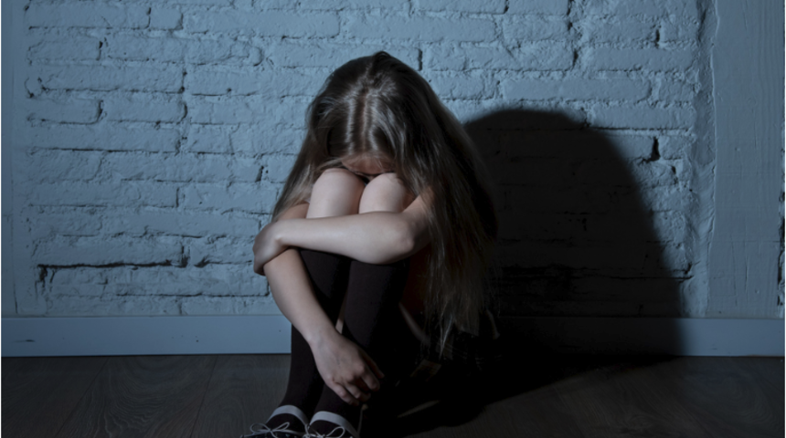 İstismara maruz kalan çocuk hangi psikolojik durumları yaşar? 