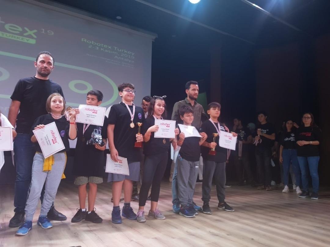 Akdeniz &Uuml;niversitesi Takımı Lego Sumo, Robotex Turkey Festivali&rsquo;nde Birinci Oldu