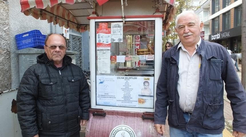 Burhaniyeli şair simit&ccedil;i &ccedil;&ouml;lyak hastalığına dikkat &ccedil;ekti