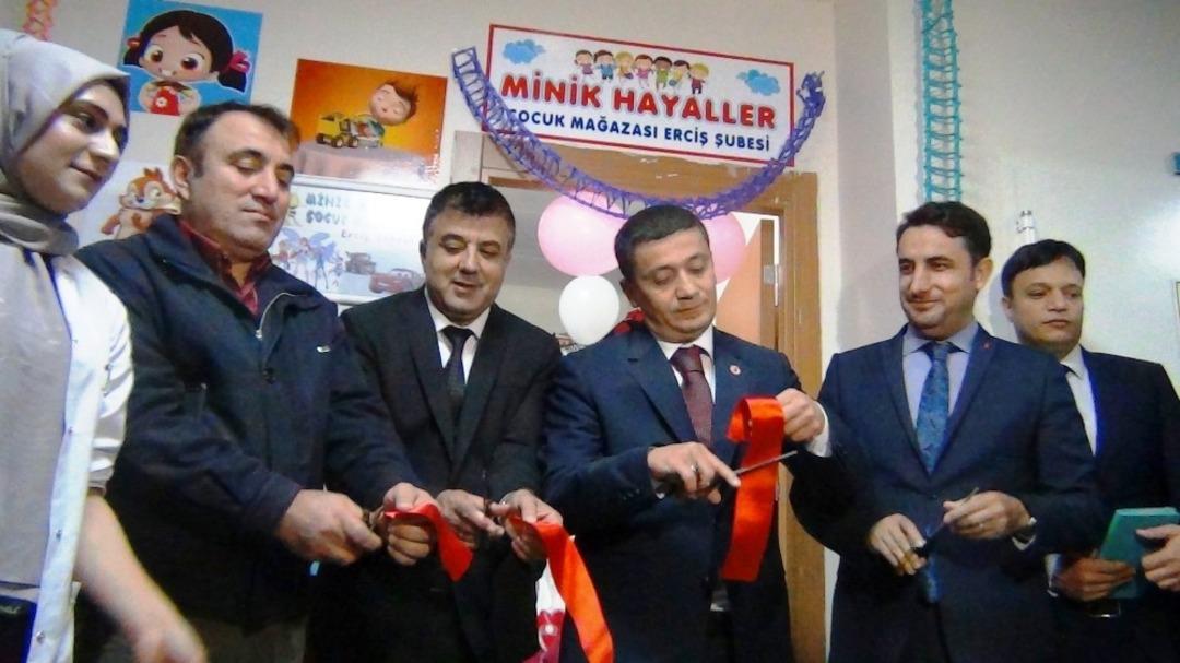 &lsquo;Minik Hayaller &Ccedil;ocuk Mağazası&rsquo;nın ilk şubesi Erciş&rsquo;te a&ccedil;ıldı