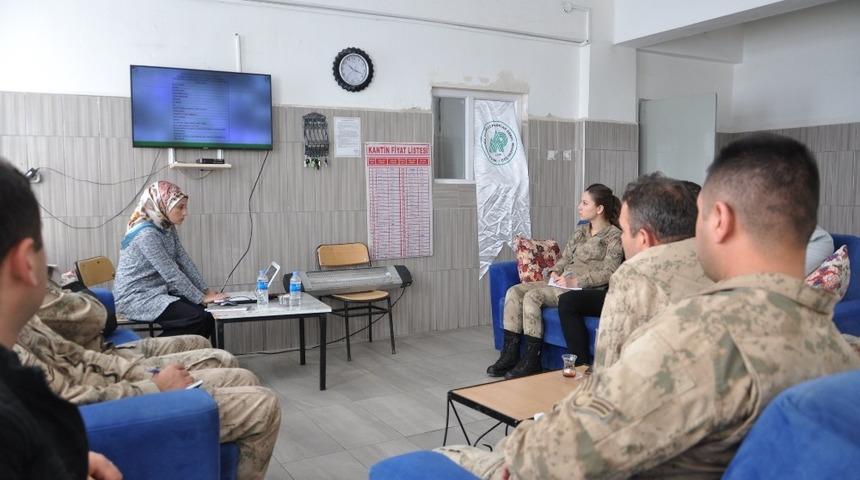 Solhan&rsquo;da "Biyoka&ccedil;ak&ccedil;ılık" konusunda jandarma personeli bilgilendirildi