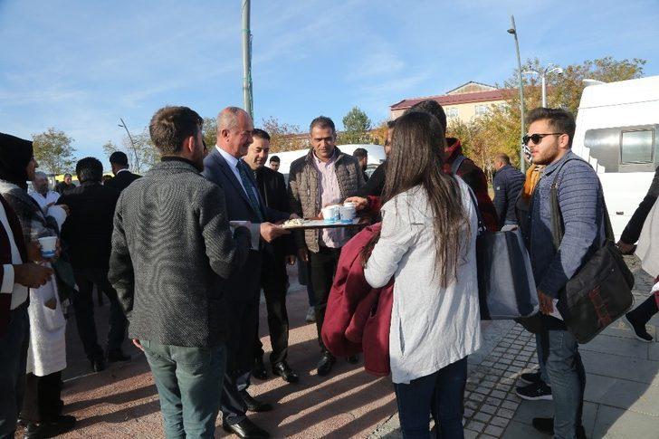 Tuşba Belediyesinden öğrencilere sınav öncesi sıcak süt ikramı G2