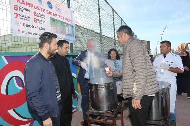 Tuşba Belediyesinden öğrencilere sınav öncesi sıcak süt ikramı G4