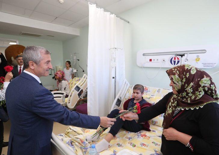 Başkan Tahmazoğlu’ndan lösemili çocuklara moral ziyareti G2