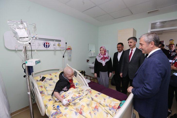Başkan Tahmazoğlu’ndan lösemili çocuklara moral ziyareti G3