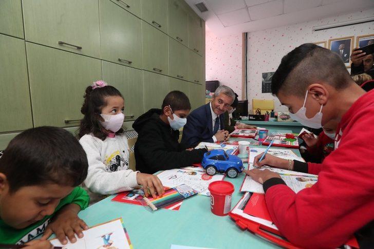 Başkan Tahmazoğlu’ndan lösemili çocuklara moral ziyareti G4